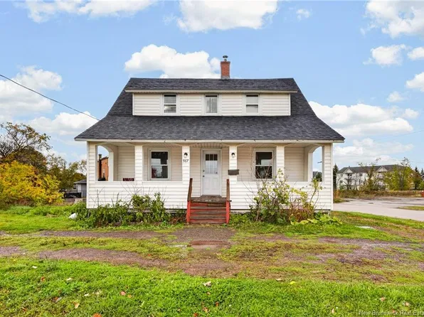 967 Mountain Rd, Moncton, NB E1C 2S5
