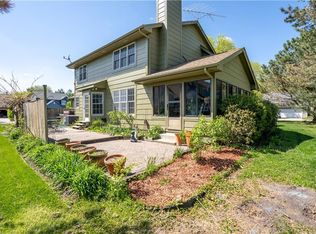 7624 Hickory Ln, Urbandale, IA 50322