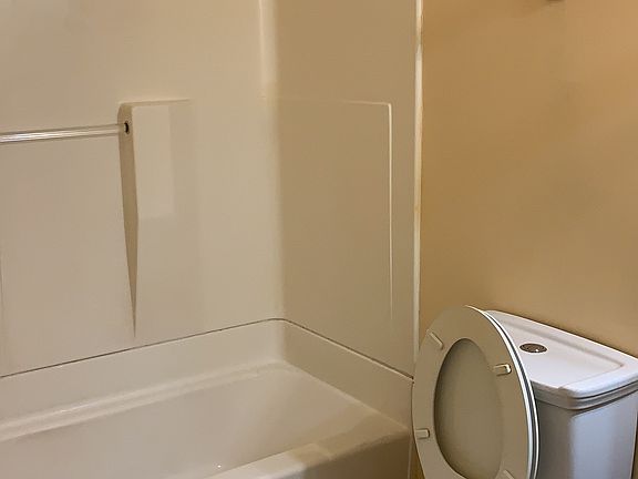 4th image of 809 Vouray Dr #B