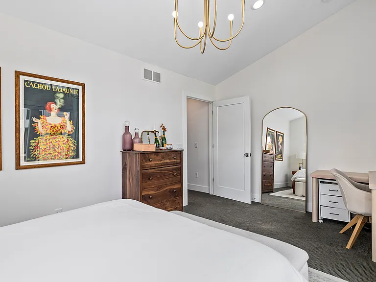 631 Fairview Ave NE #1 — Photo 15