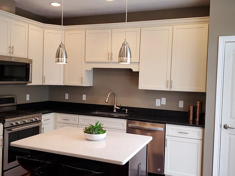 12770 Apsley Ln — Photo 5