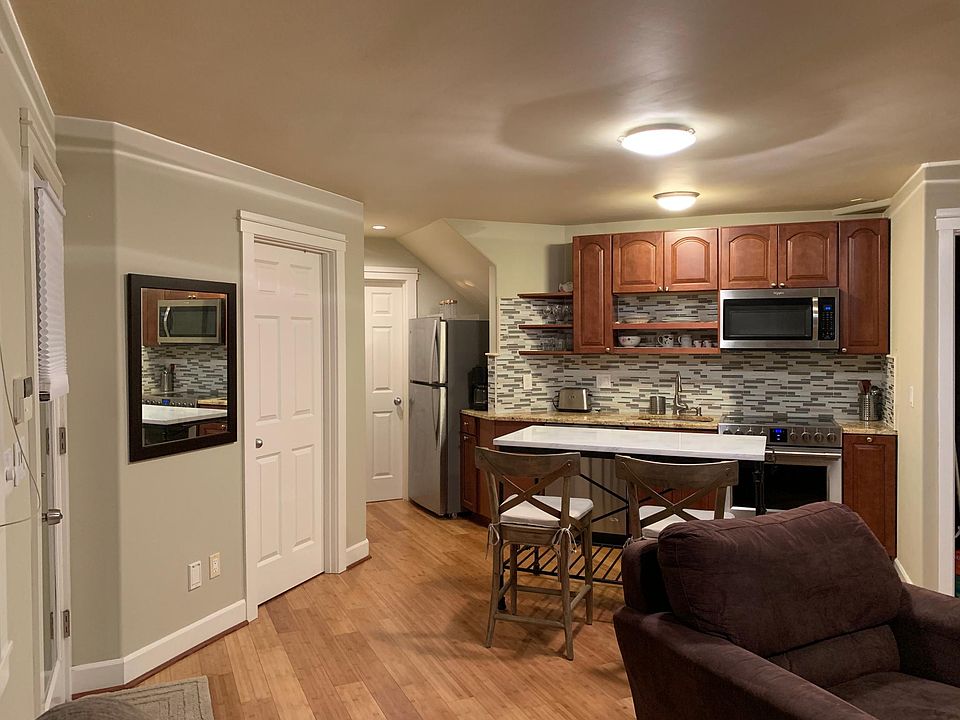 1st image of 605 1st St #B