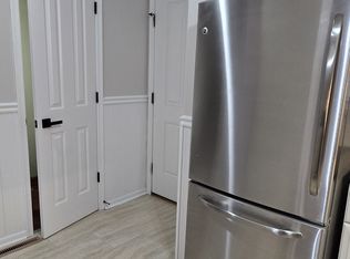 757 Island Ct, Eaton Rapids, MI 48827