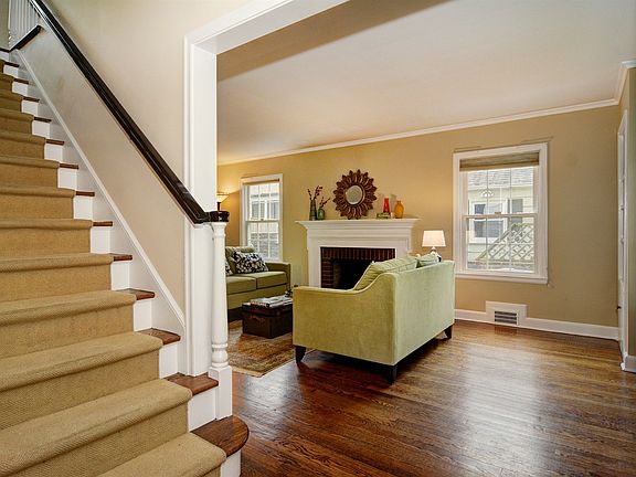 4th image of 266 Ward Pl