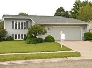 5613 Clearwater Rd NW, Rochester, MN 55901