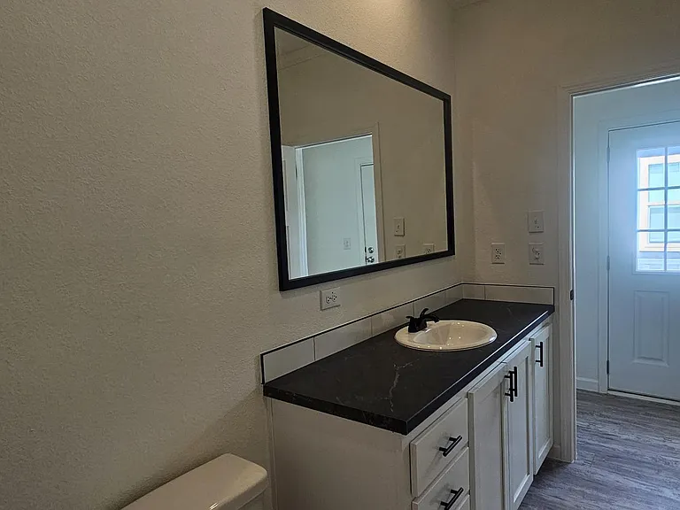 Dwelling at New Braunfels — Photo 72