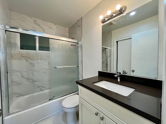 4th image of 31 1st Ave APT 3