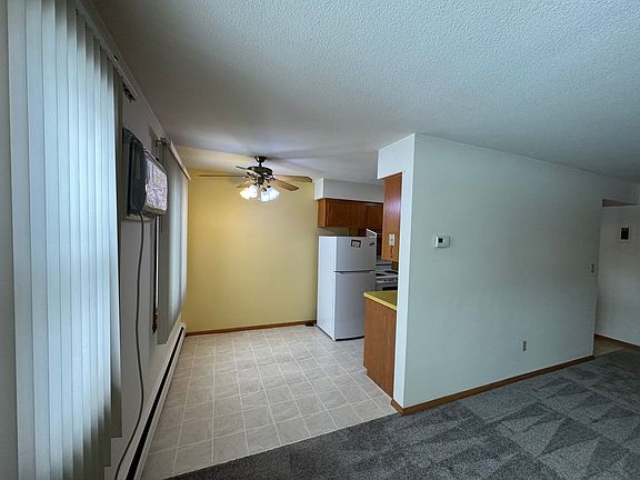 5th image of 996 Van Buren Ave #7