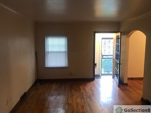 3rd image of 10612 Somerset Ave