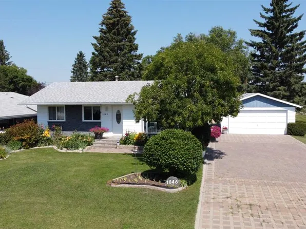 1046 S 17th Ave, Wainwright, AB T9W 1K2