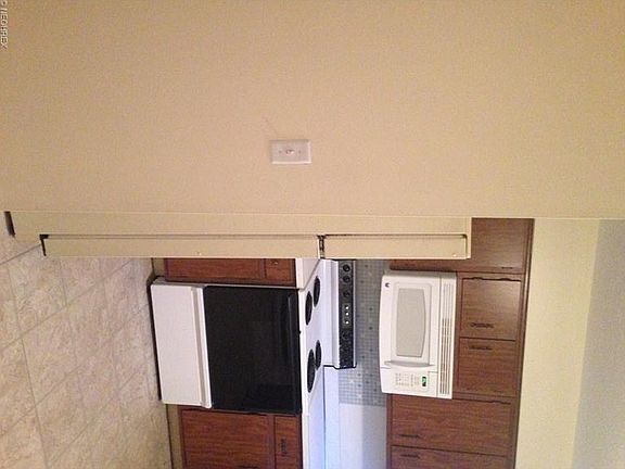 4th image of 8260 Deepwood Blvd