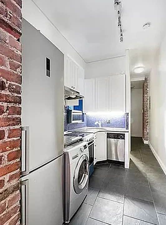 2nd image of 190 E 2nd St APT 3A