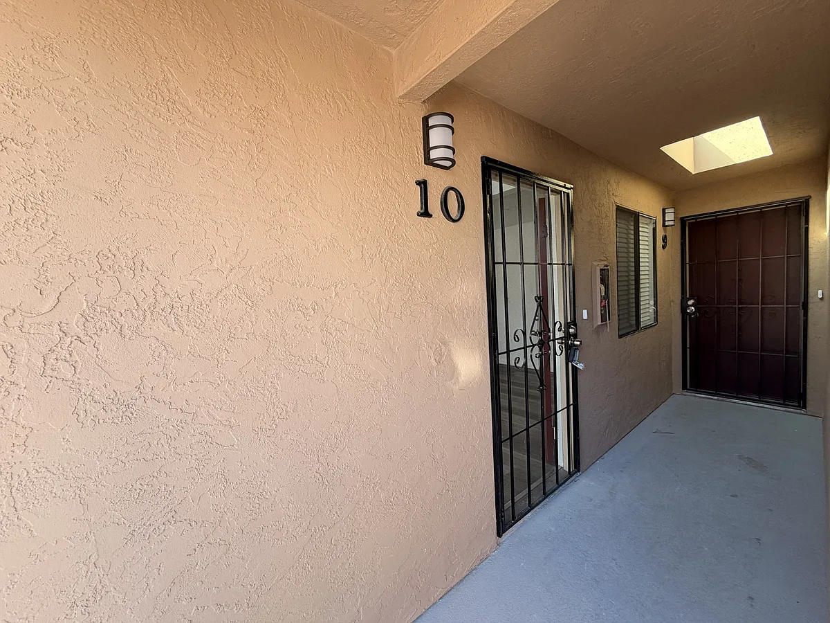 Building Photo - 2843 C St #10