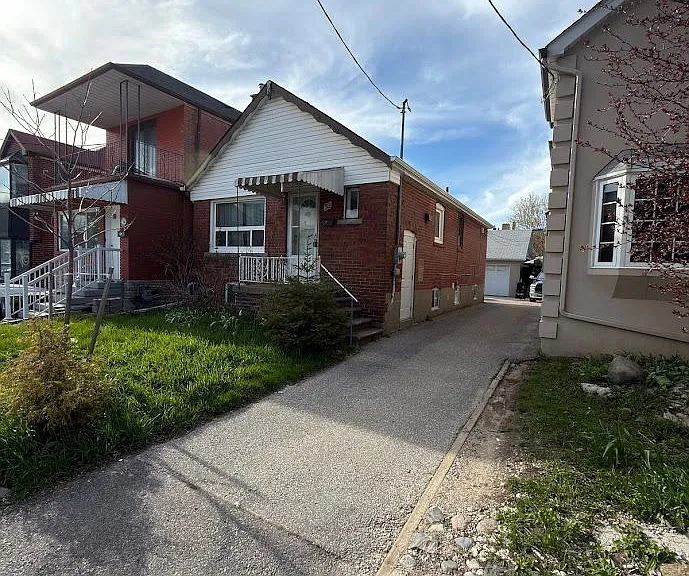 32 Belgravia Ave #MAIN — Photo 2