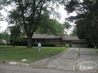 5169 Woodhaven Dr, Flint, MI 48504