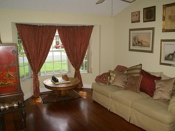 2nd image of 407 Cinnamon Oak Ct