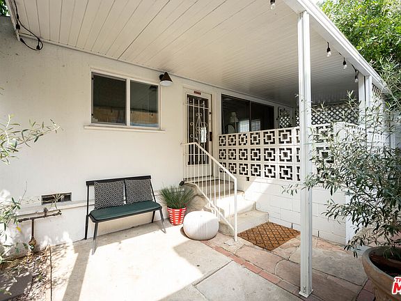 5th image of 1032 N Hayworth Ave