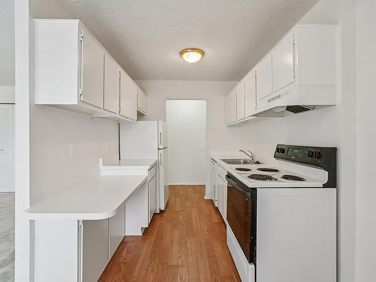 Riverside Village Apartments — Photo 72