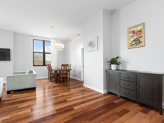3rd image of 1464 S Michigan Ave APT 404