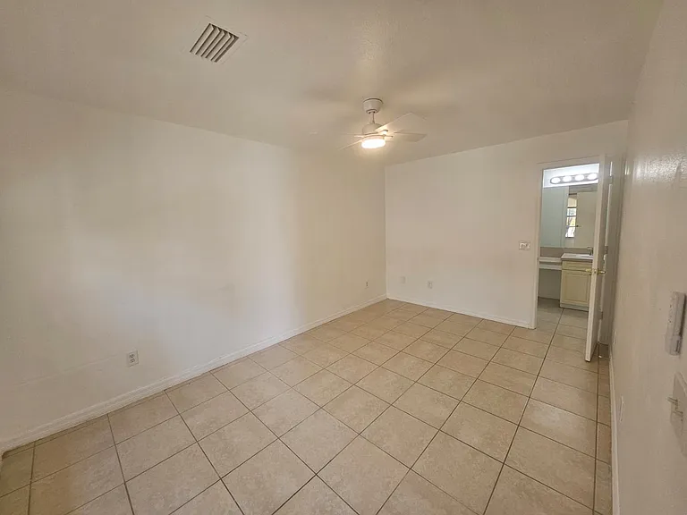 601 Washington Palm Loop #B — Photo 9