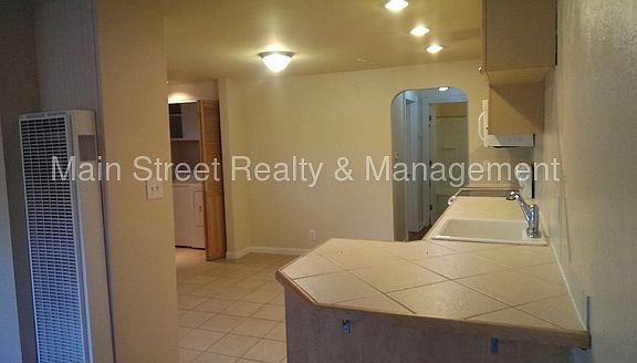 4th image of 226 E 72nd St