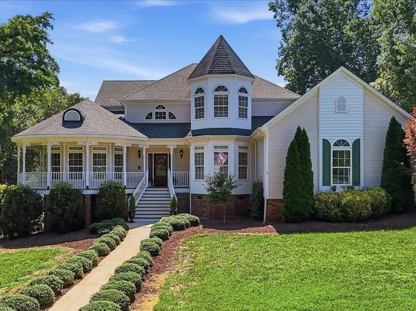 901 Bennetts Bridge Rd, Greer, SC 29651