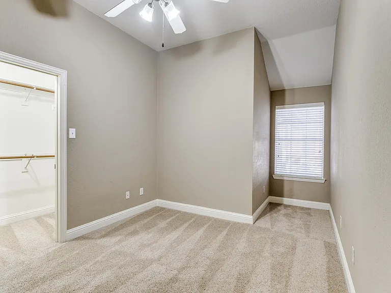 1241 Millers Creek Dr — Photo 13