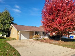 28 12th Ave SE, Oelwein, IA 50662