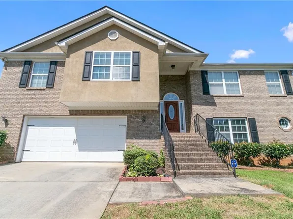 2874 Village Park Dr E, Ellenwood, GA 30294