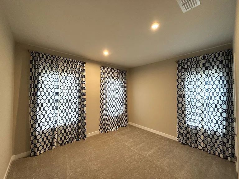 8807 Chapel Grove Crossing Dr — Photo 20