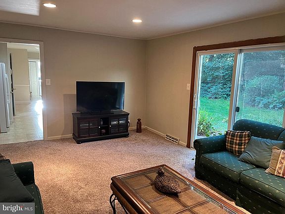4th image of 811 Summerset Dr