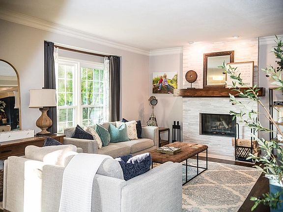 2nd image of 6015 W 157th Pl