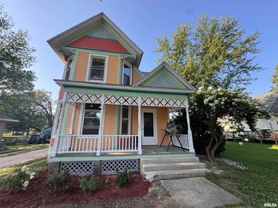 305 E Washington St, Avon, IL, 61415