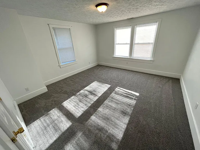 2943 N Park Ave — Photo 11