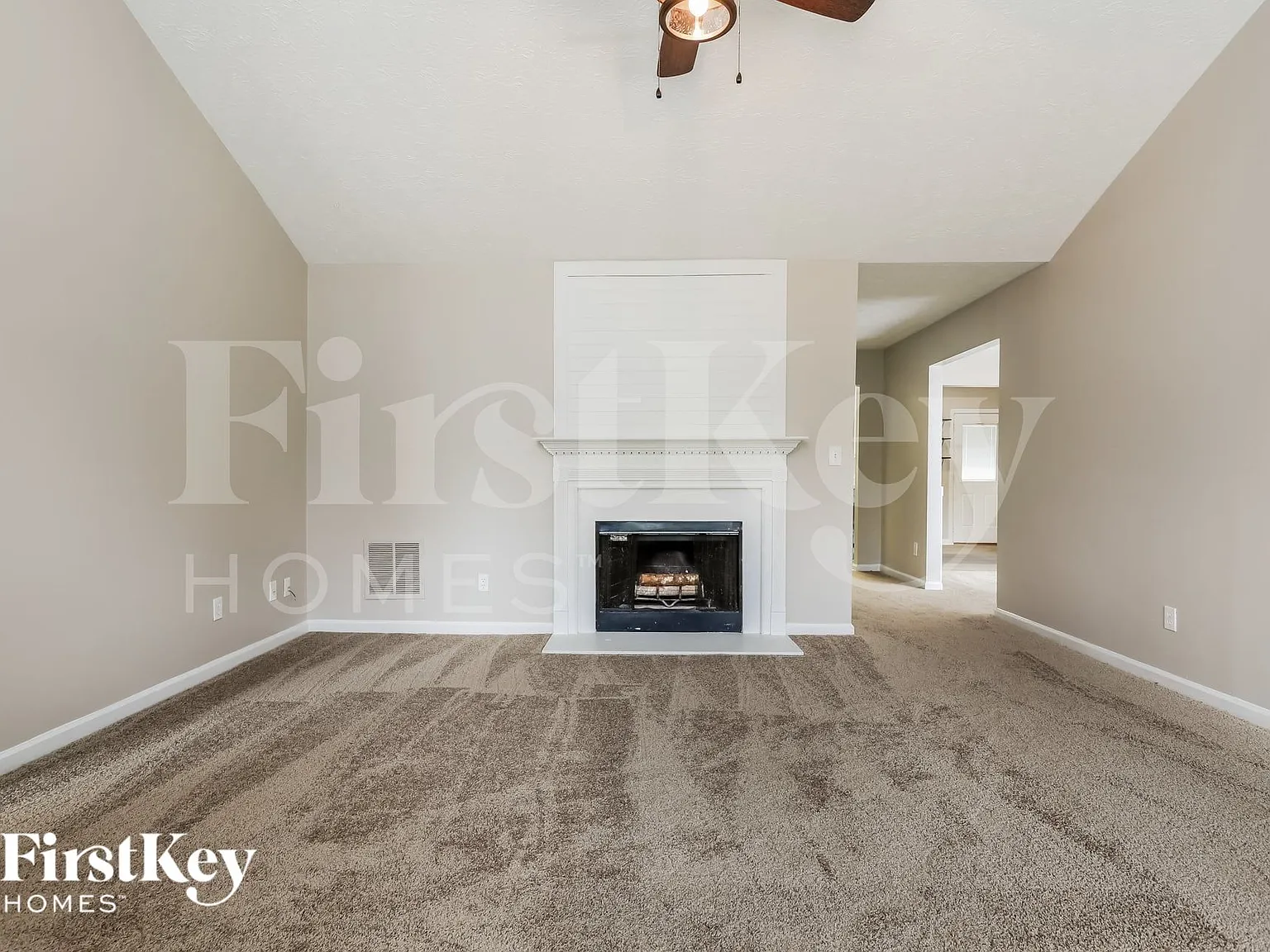 3 bed, 2.0 bath, 1426 sqft, $2,310 — Photo 2