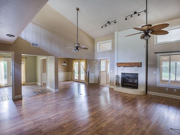 3rd image of 1328 Windward Cir