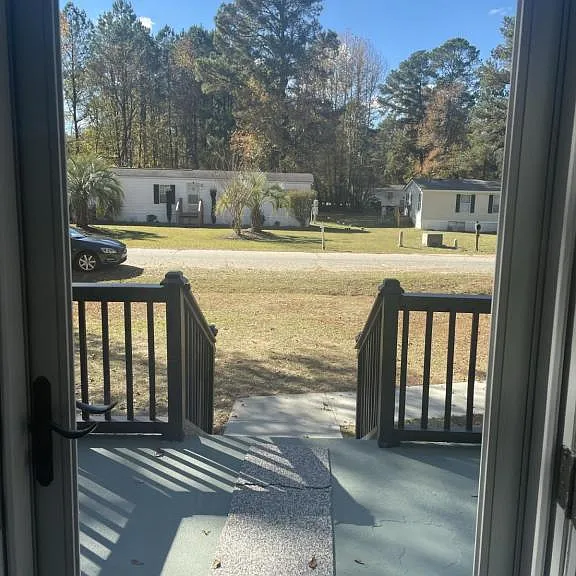 971 Ravenwood Dr — Photo 3
