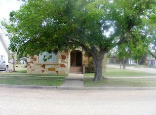 900 N 7th St, Ballinger, TX 76821