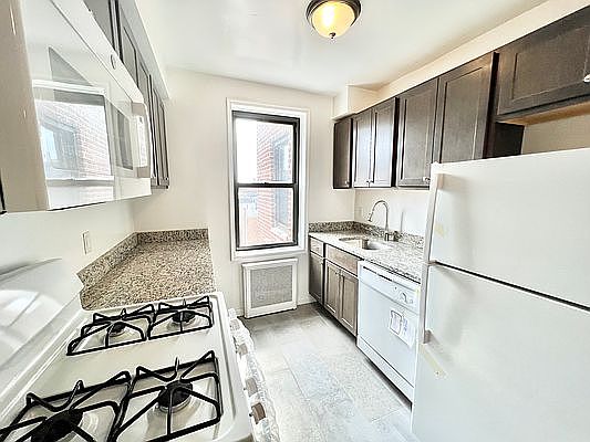 5th image of 41-40 Denman St #4VV