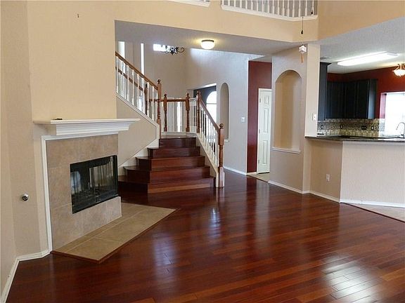 4th image of 1620 Simsbury Dr