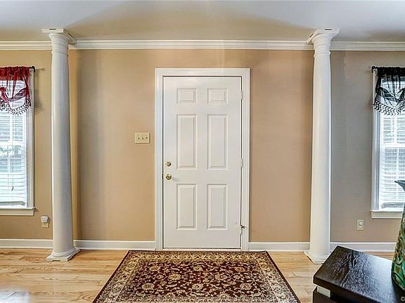 3rd image of 3418 Sherwood Bluff Way