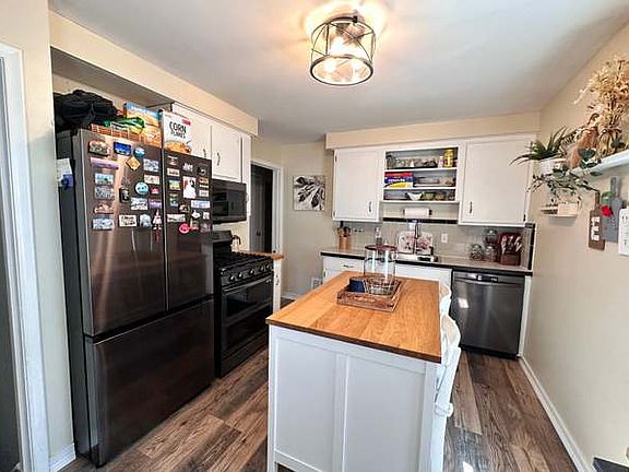 4th image of 33603 Forest St