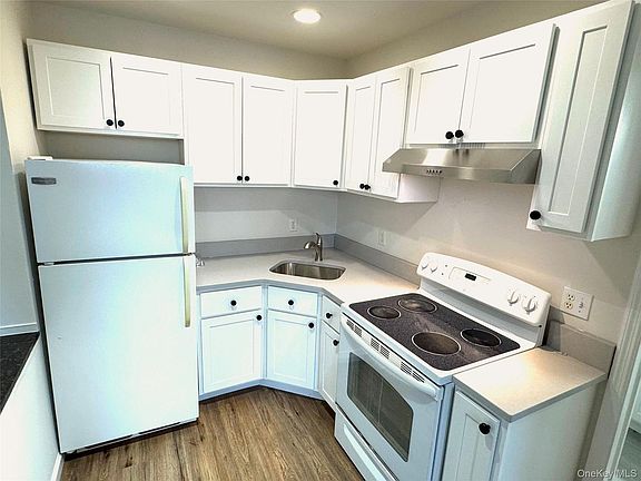 5th image of 315 Main St APT 3