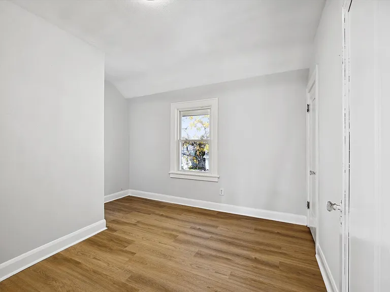 905 Brinton Dr — Photo 11