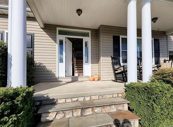 4th image of 220 Lippard Springs Cir