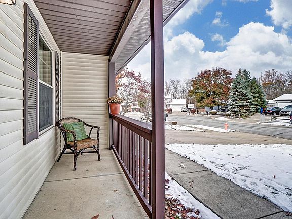 3rd image of 763 Cherry Grove Ct