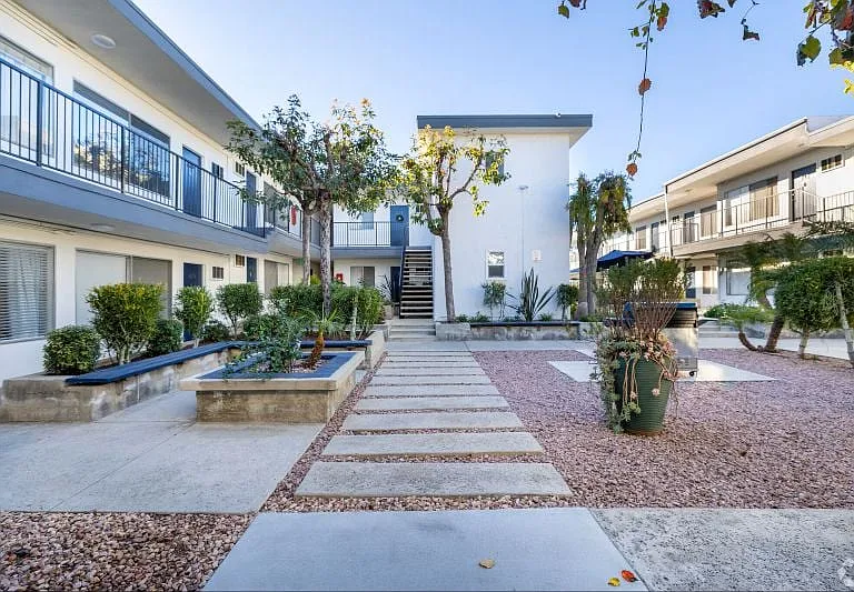 Carson Oakwood Apartments — Photo 8