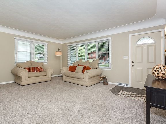 3rd image of 3519 Bel Air Dr SE