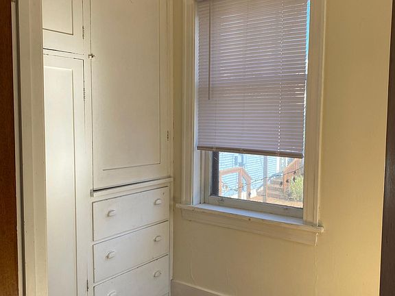 4th image of 421 Daly Ave APT 8