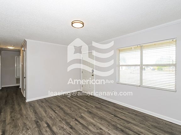 1576821_003_living_room_13694499.jpg